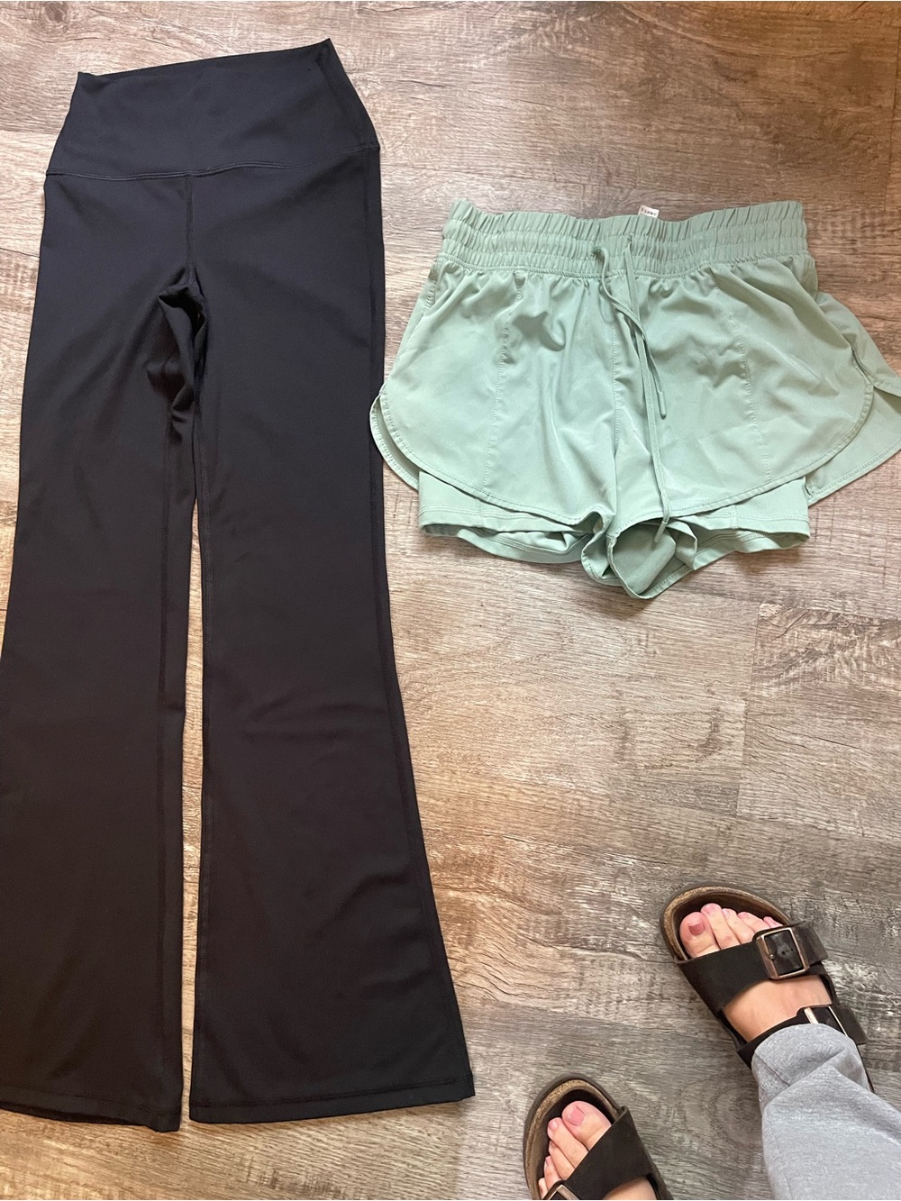 Women’s size small black Green shorts Athletic leggings shorts 90 degree